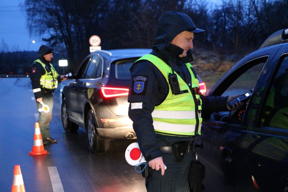 Per reidą įkliuvę kelių gaideliai – ir girti, ir neprisisegę saugos diržais