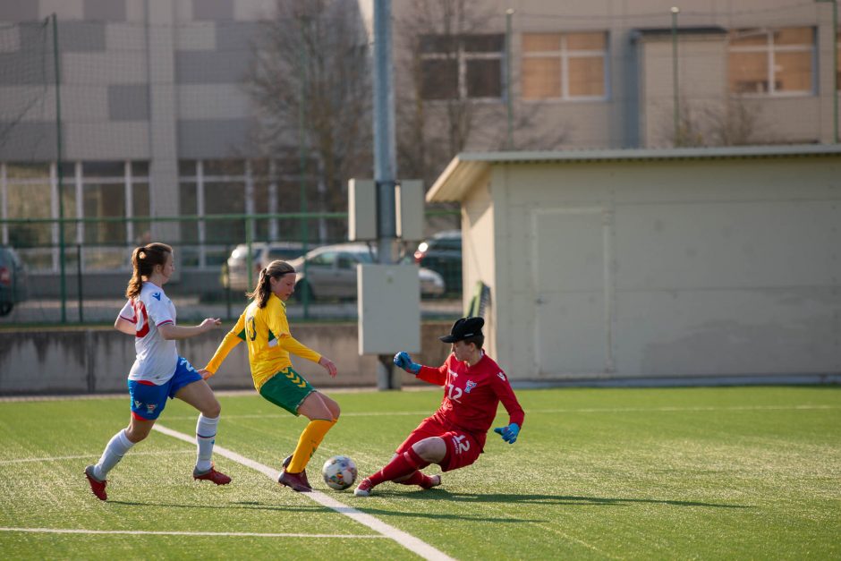 Lietuvos moterų futbolo rinktinės rungtynės su Farerų salų rinktine