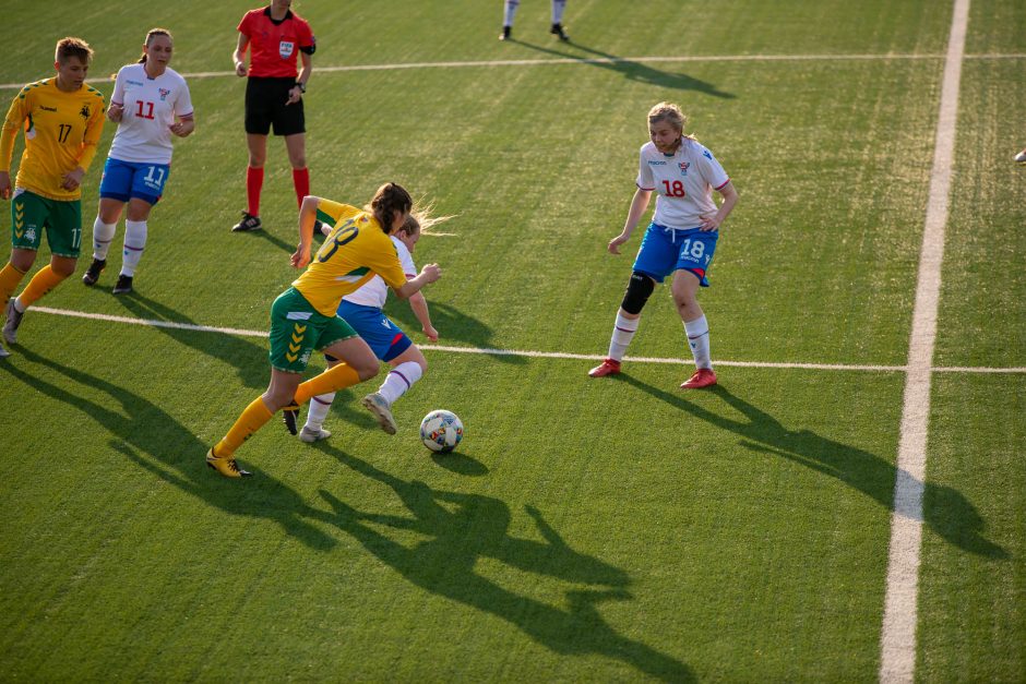 Lietuvos moterų futbolo rinktinės rungtynės su Farerų salų rinktine