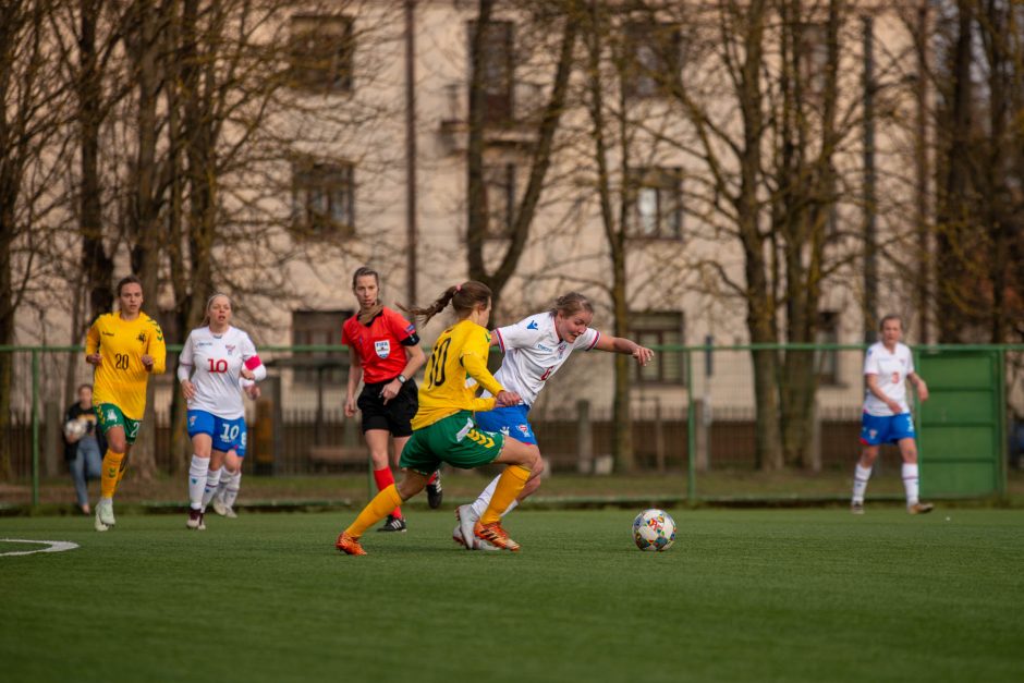 Lietuvos moterų futbolo rinktinės rungtynės su Farerų salų rinktine