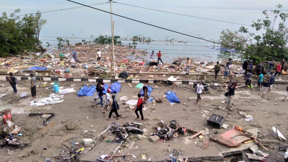 Indonezijoje aptikti per žemės drebėjimą žuvę mokiniai