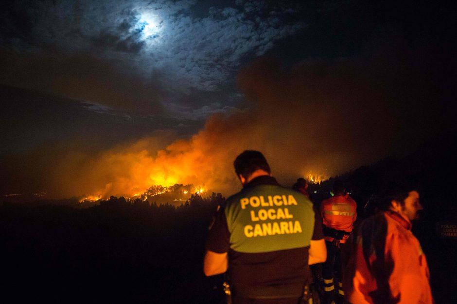 Kanarų salose siautėja nauji miškų gaisrui, evakuojami žmonės