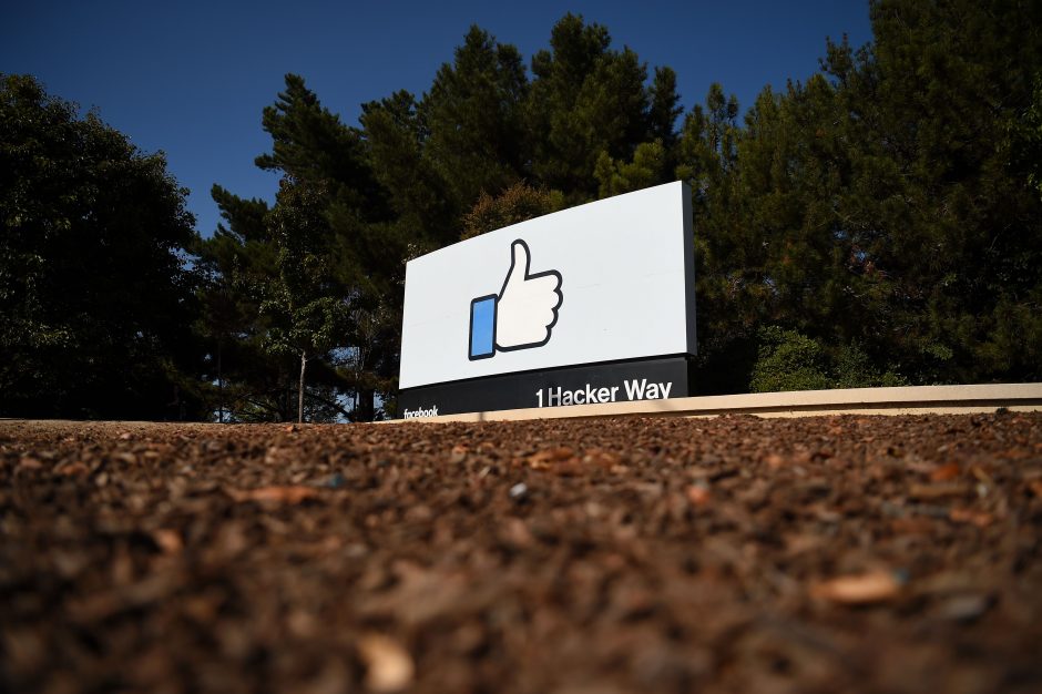 „Facebook“ nurodė, kaip kovos su dezinformacija per 2020 m. JAV prezidento rinkimus