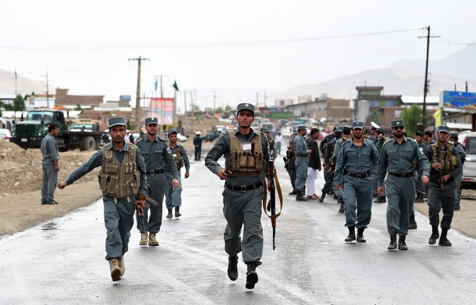 Policininko išpuolis Afganistane: nušovė kolegas ir dvasininką