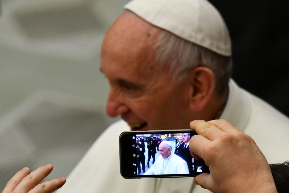 Popiežius: kai kurie žurnalistai kenčia nuo potraukio fekalijoms 