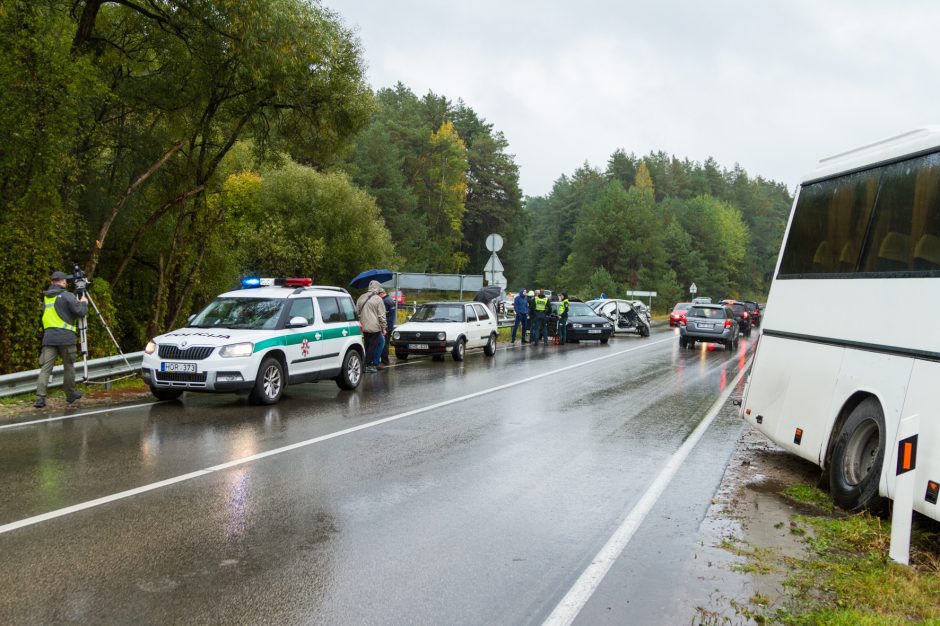 Autobuso ir dviejų lengvųjų automobilių avarija Kačerginėje