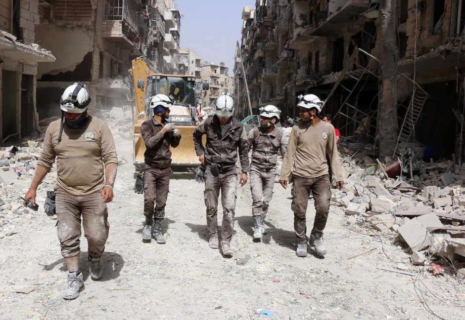 Sirijos „baltuosius šalmus“ grėsme pavadinusi Rusija sulaukė griežto pasmerkimo
