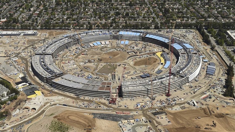 „Apple“ baigia statyti naują būstinę Kalifornijoje