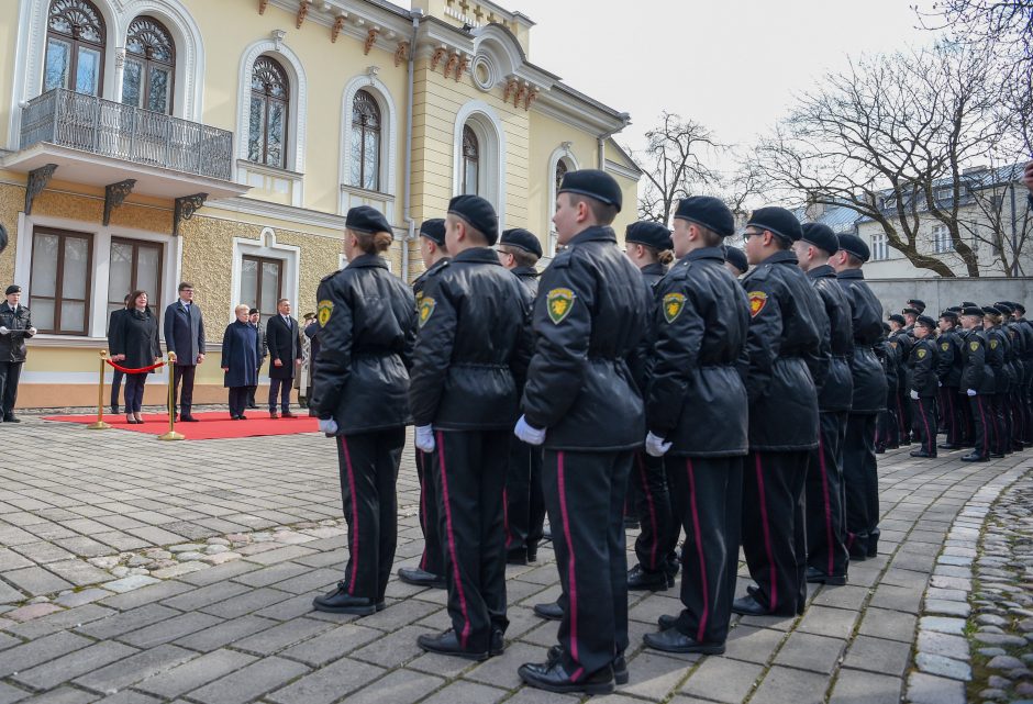 Kaune prezidentė priėmė šeštosios kadetų laidos priesaikas