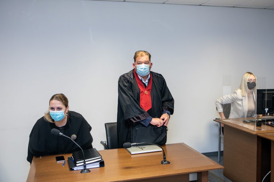 Teismas vėl atidėjo E. Dragūno bylą dėl pasipriešinimo policijai: advokatas išvyko pas gydytoją