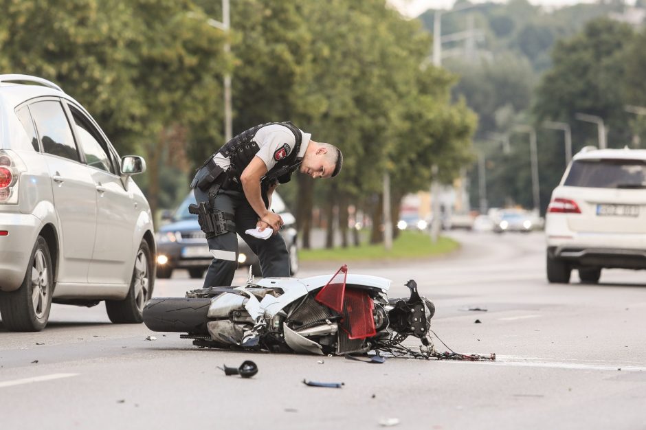 Pasivažinėjimas mopedu nepilnamečiui baigėsi ligoninėje