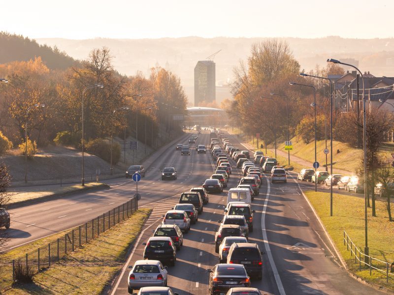 Praneša, kur eismo sąlygas sunkina rūkas