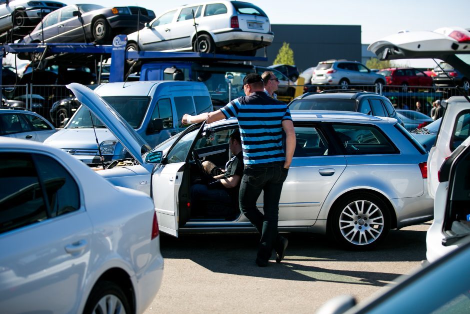 Policija: pirkdami naudotą automobilį galite pakliūti į spąstus