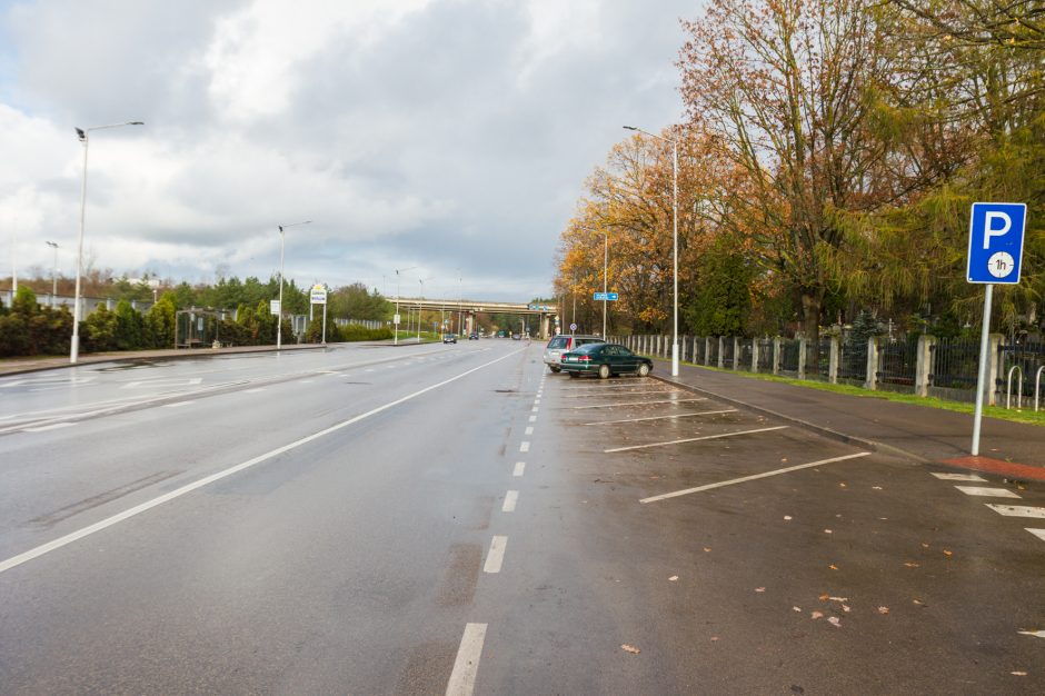 Kauniečiai susierzinę: neįmanoma išvažiuoti iš Eigulių kapinių