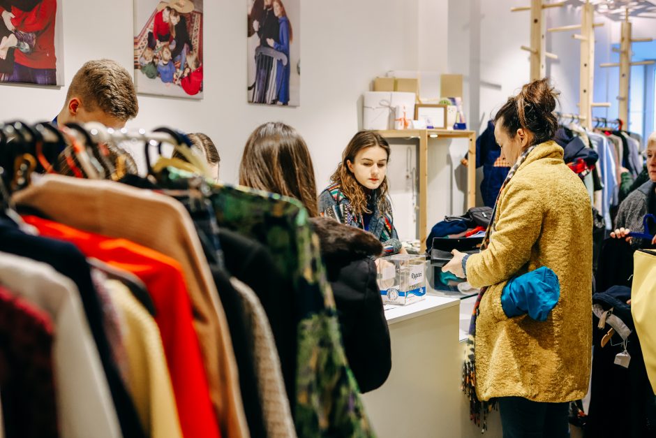 Jei spintos durys nebeužsidaro, ištuštinkite ją dėl kilnaus tikslo