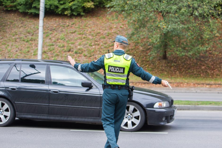 Pavojingas manevras kelių gaideliui su BMW gali kainuoti brangiai