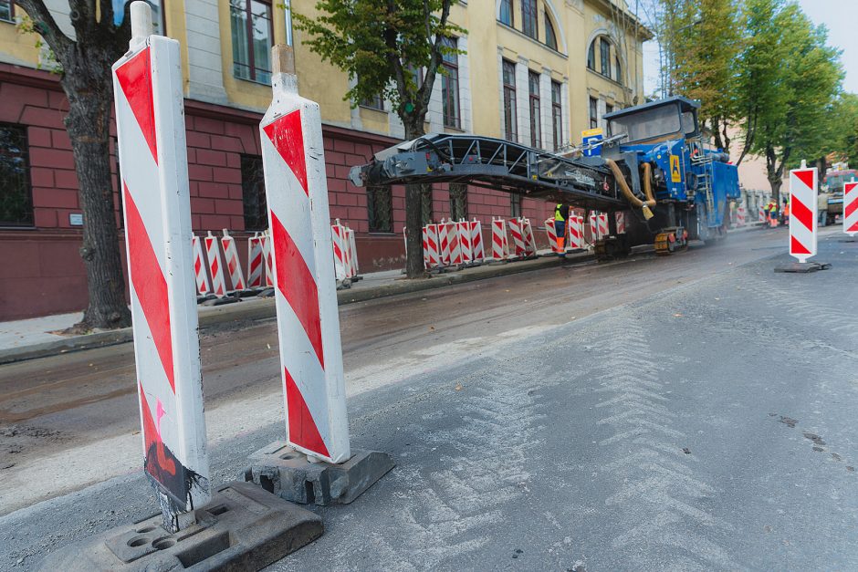 „Autokaustą“ toliau klampina brokas – turės perkloti asfaltą Maironio gatvėje