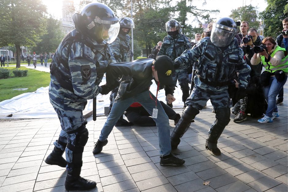 Trys masinių protestų ir areštų Maskvoje savaitės: kas iš tiesų ten vyksta? 