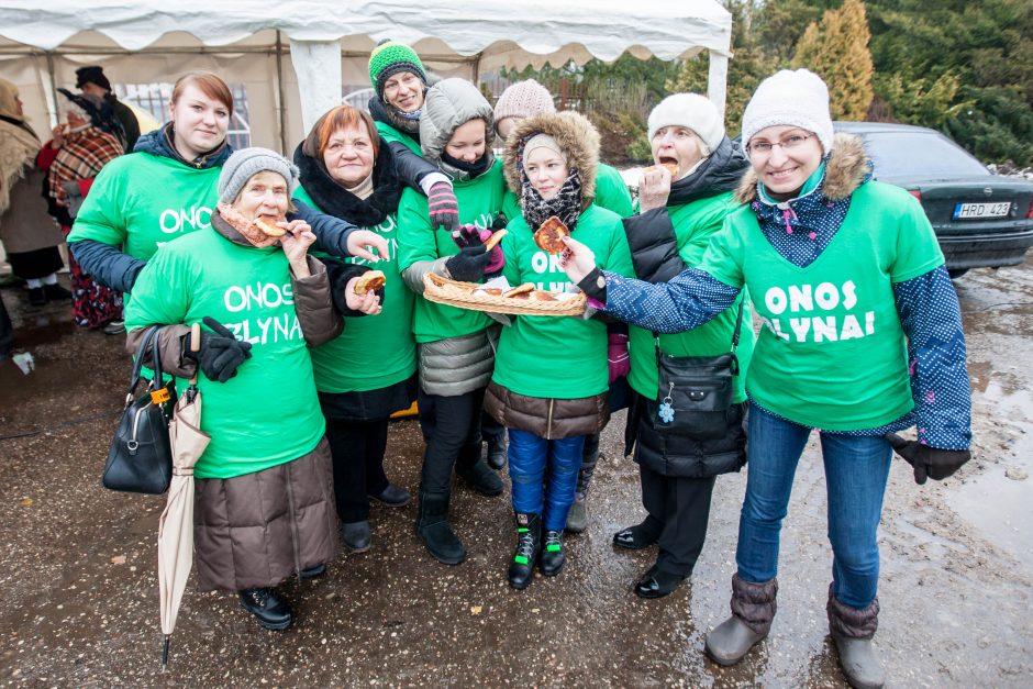 Užgavėnių šventėje Botanikos sode – „optimistiniai“ Onos blynai