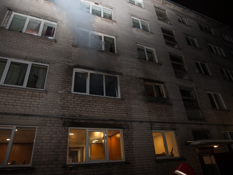 Marijampolės daugiabutyje kilo gaisras, evakuota beveik 40 žmonių