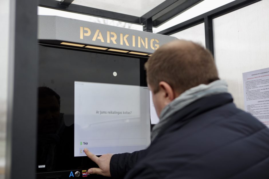 Nesklandumai dėl parkingo prie Kauno klinikų: neišleidžiami net ir susimokėję vairuotojai