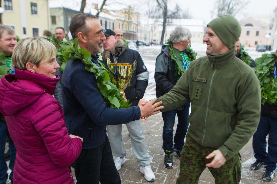 Rotušės aikštėje sutikti poledinės žūklės čempionai!