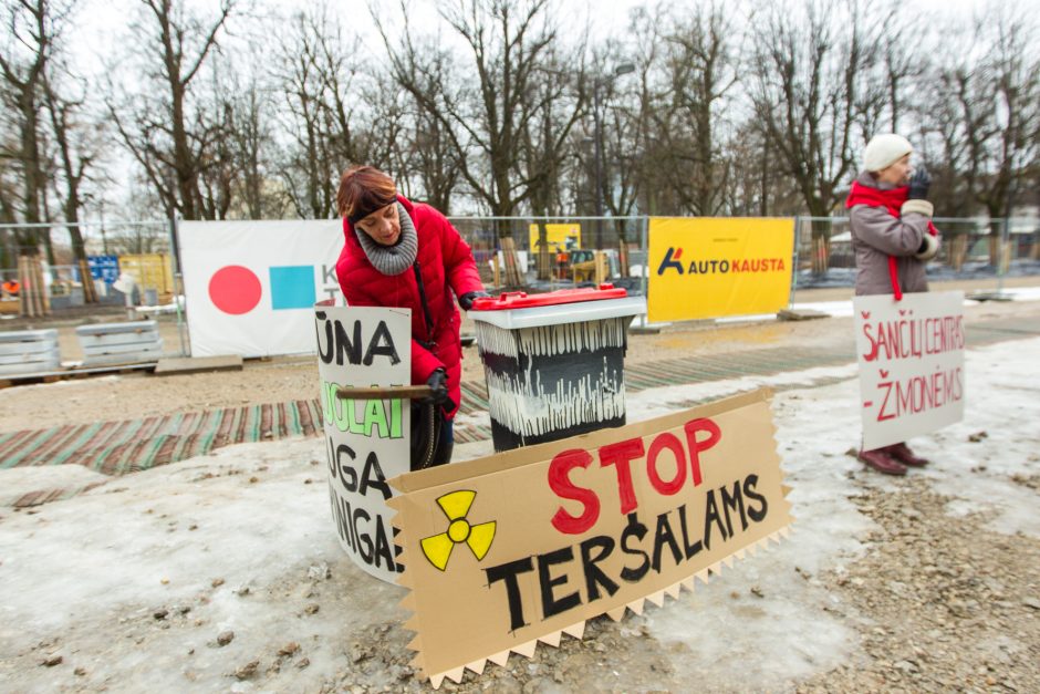 Prie Kauno savivaldybės šančiškiai surengė triukšmingą protestą