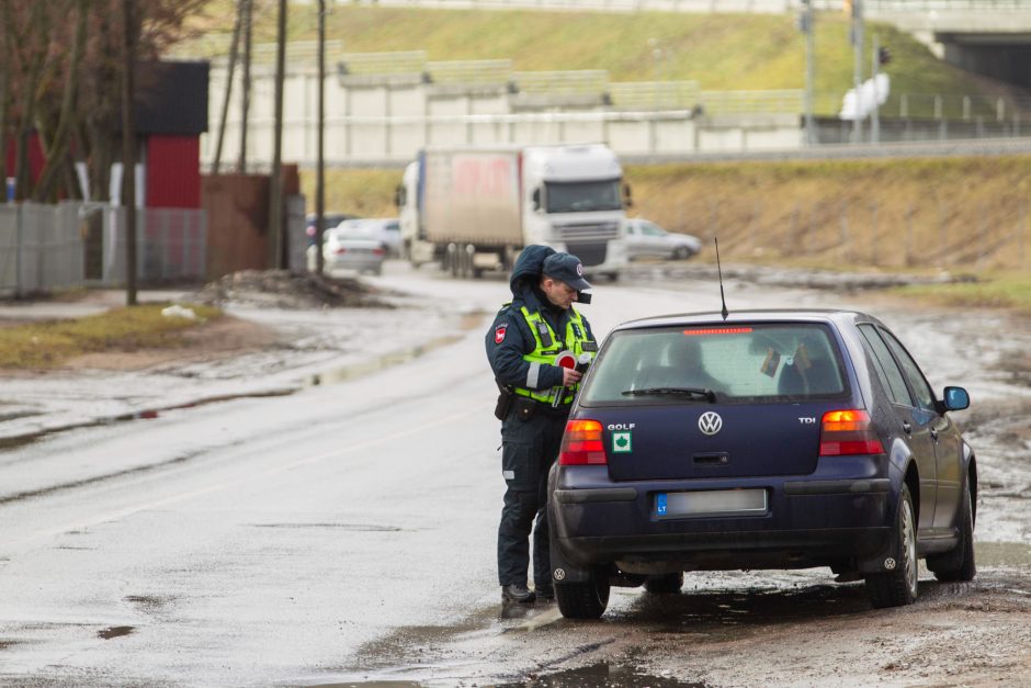 Per reidą įkliuvę kelių gaideliai – ir girti, ir neprisisegę saugos diržais