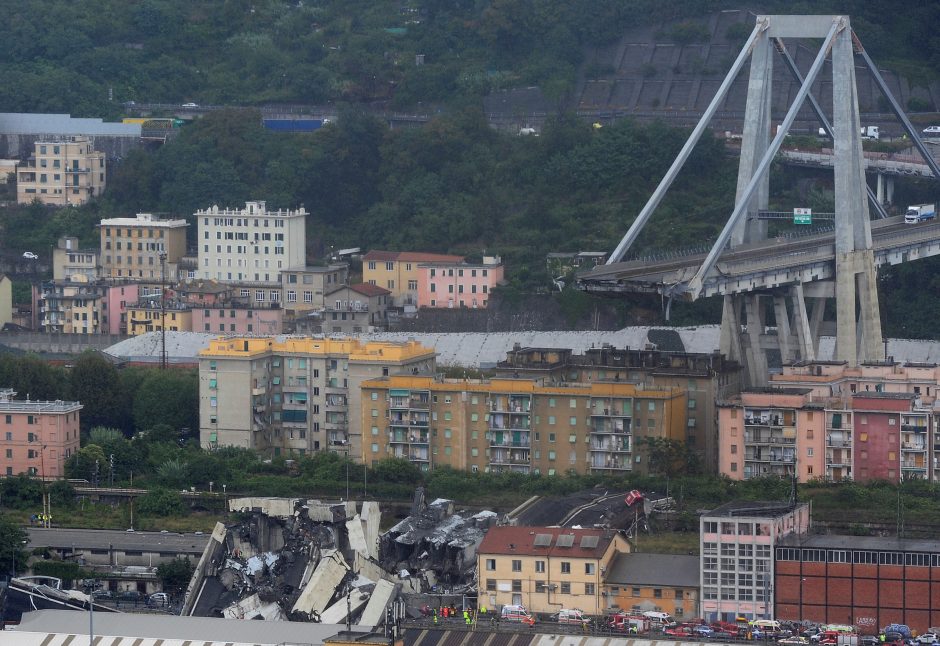 Italijoje sugriuvus greitkelio viadukui aukų padaugėjo iki 35