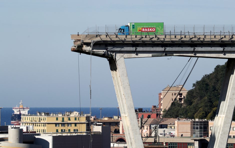 Italijoje sugriuvus greitkelio viadukui aukų padaugėjo iki 35