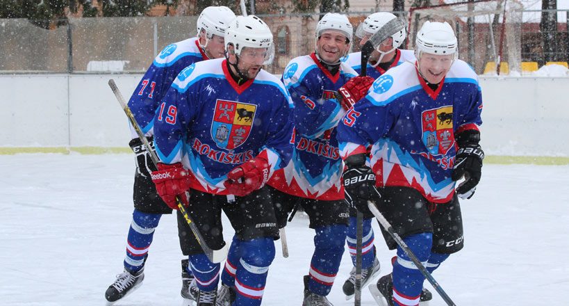 Ledo ritulio čempionate startavo atkrintamosios varžybos