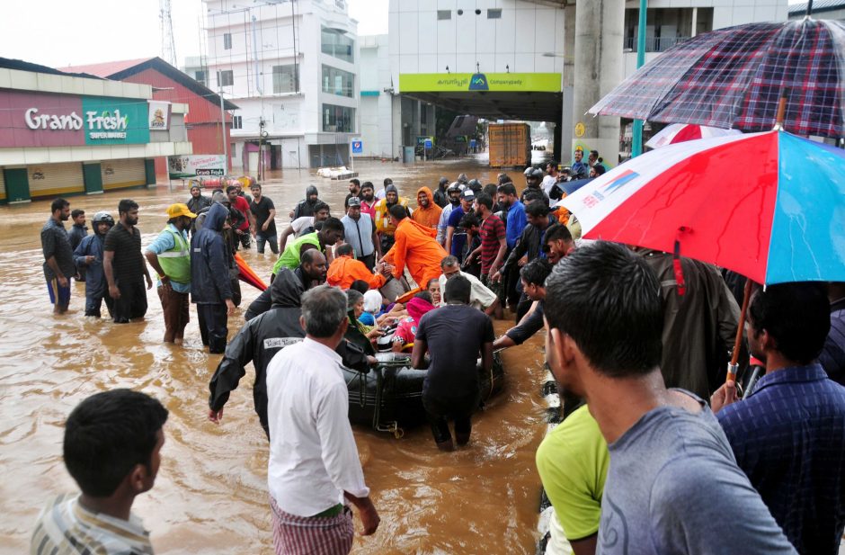 Indijos pietuose potvynių aukų skaičius šoktelėjo iki 324