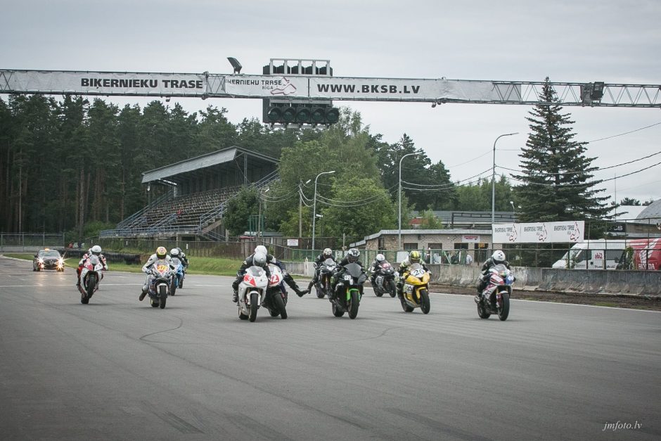 Lietuvos motociklininkų čempionatas įsibėgėja: maratonas keliasi į Estiją