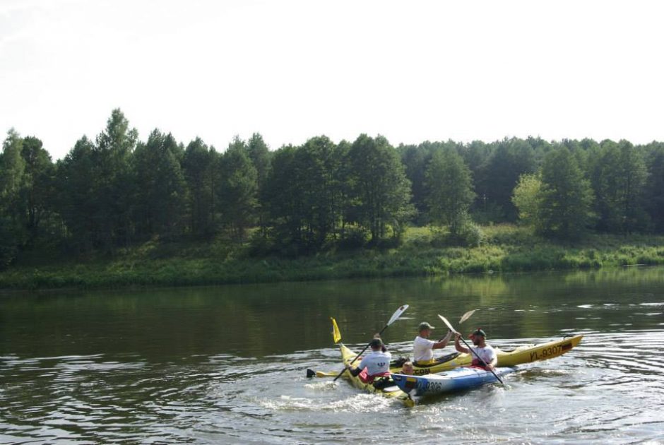 Irkluotojų trijulė įveikė Nemuną