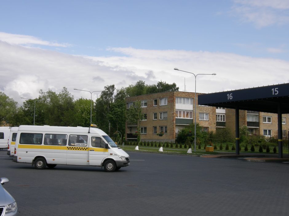 Palangiškiams įkyrėjo autobusų kaimynystė