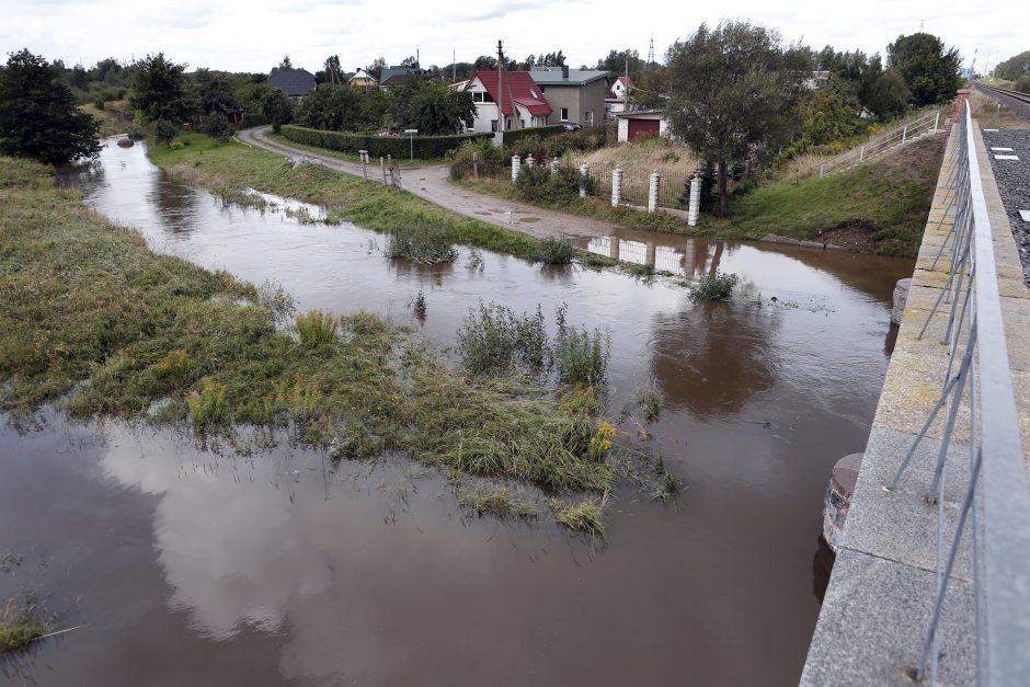 Patvinus Smeltalei, žmonės nebegali grįžti į namus