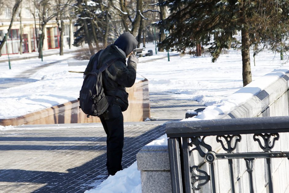 Šaltis skina nepastovinčius ant kojų