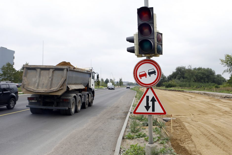 Dėl nutraukto kabelio Jūrininkų prospekte neveikė šviesoforas