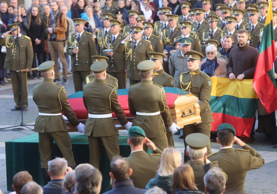 Lietuva valstybinėmis laidotuvėmis pagerbė partizanų vadą A. Ramanauską-Vanagą