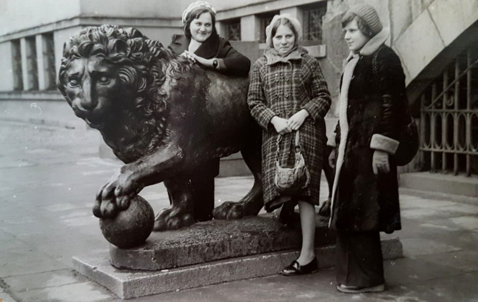 Tradicija – foto prie Karo muziejaus liūtų (daugiau kaip 250 foto)