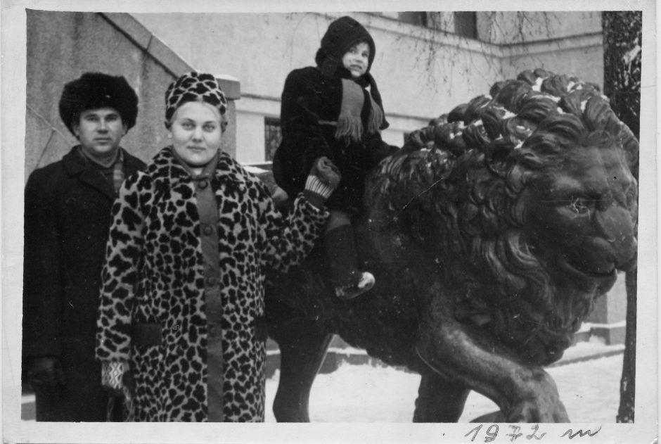 Tradicija – foto prie Karo muziejaus liūtų (daugiau kaip 250 foto)