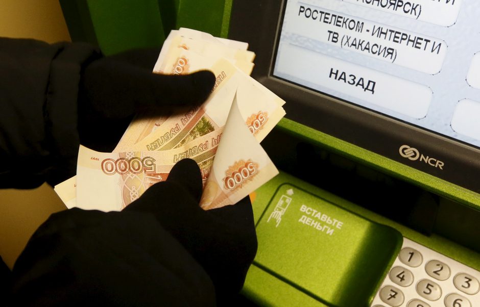 Rusijoje naujas virusas leidžia vogti pinigus iš bankomatų
