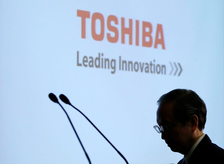 „Toshiba“ perspėjo apie rekordinius nuostolius, baiminasi dėl išlikimo