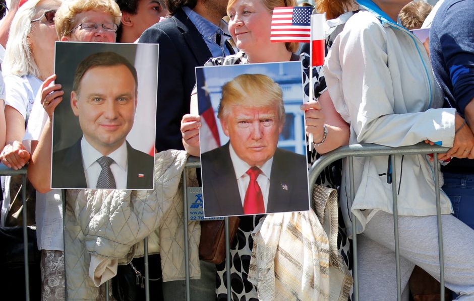D. Trumpas nusileido Lenkijoje, taip pradėdamas antrąjį savo vizitą Europoje