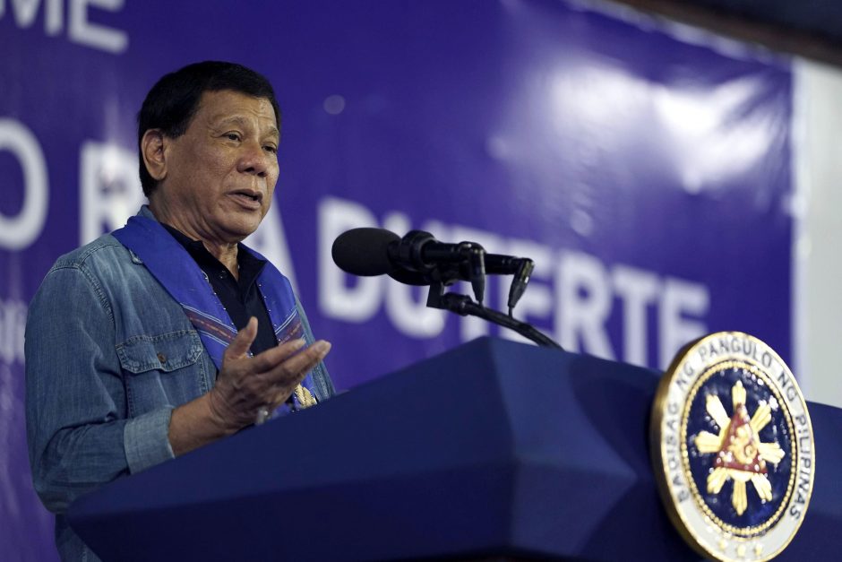 Filipinų prezidentas pažadėjo suvalgyti islamo kovotojus gyvus