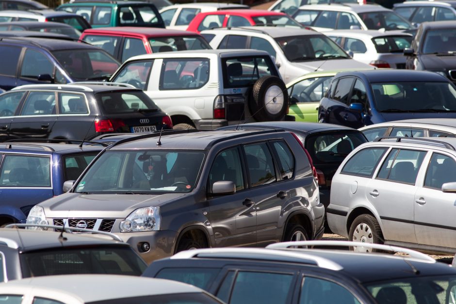Naujų automobilių užregistruota beveik penktadaliu daugiau