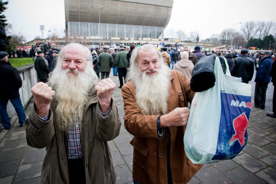 Tyrimas nustebino: populiariausios prekės Lietuvoje – maišelis ir loterijos bilietas