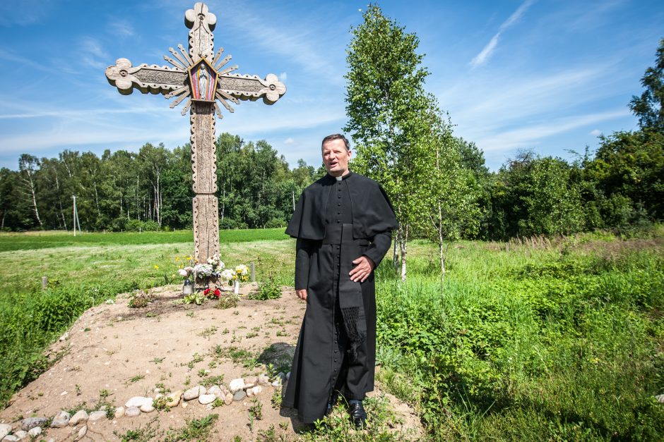 Kodėl prie Ramučių atsirado kryžius?