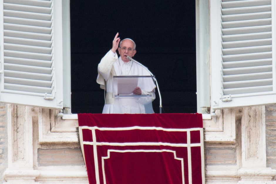 Popiežius ragina atgaivinti Sirijos taikos derybas