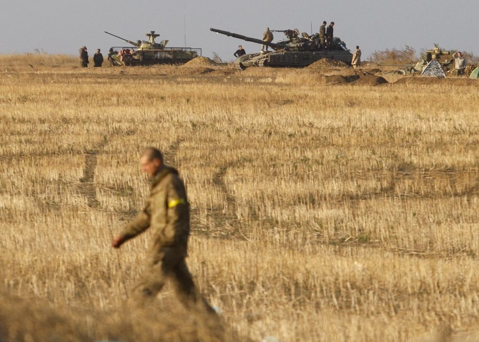 Aprimus separatistų ugniai, Ukraina rengiasi atitraukti sunkiąją ginkluotę